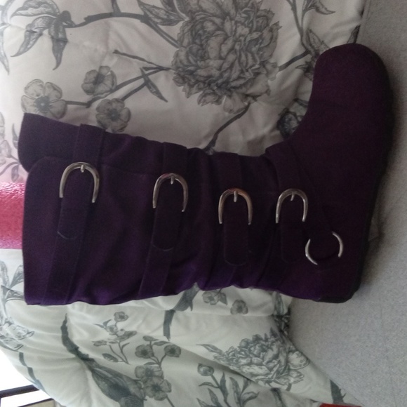 Boots - Picture 1 of 4